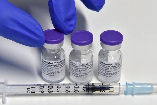 Holohan backs plan to use Pfizer, Moderna vaccines for over 70s