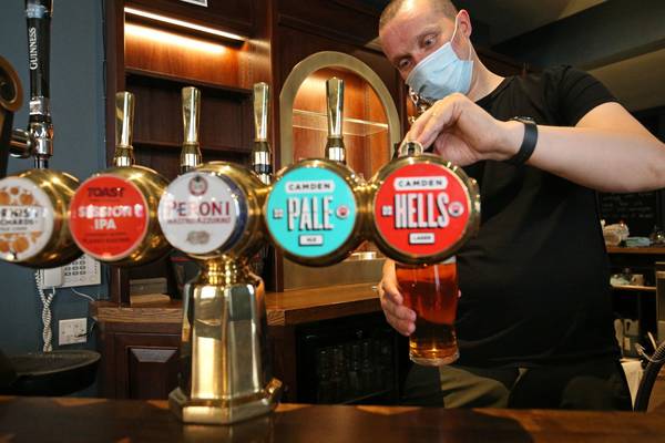 Coronavirus: Pubs, restaurants and hotels to reopen in England next week