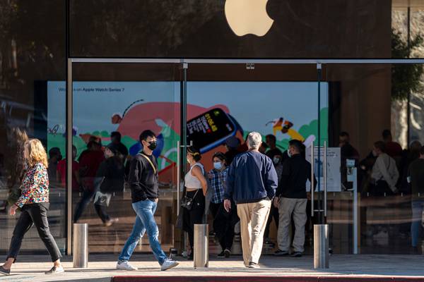 Apple plans to let small businesses directly accept payments on iPhones