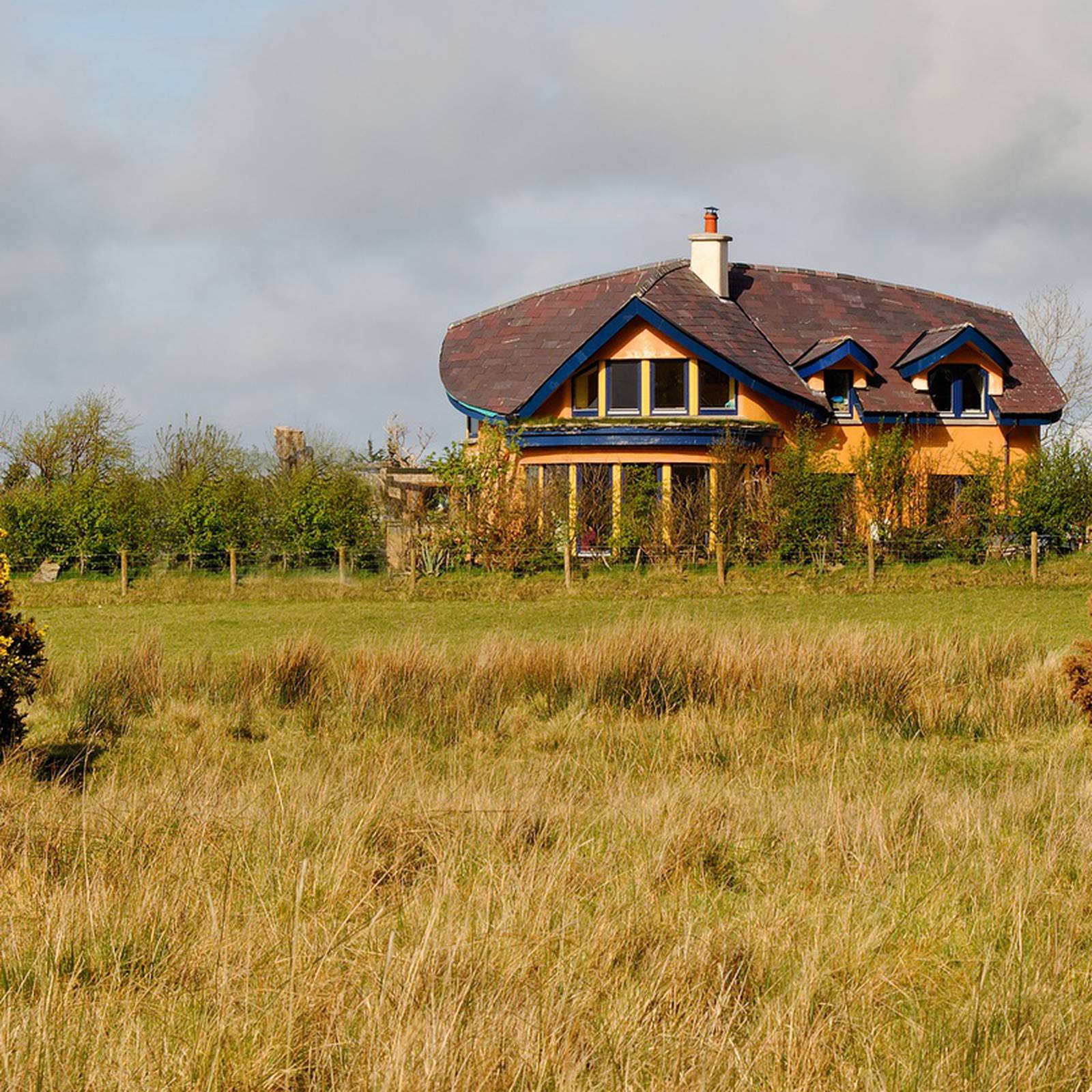 The house that a Sligo couple built – from clay and straw – The