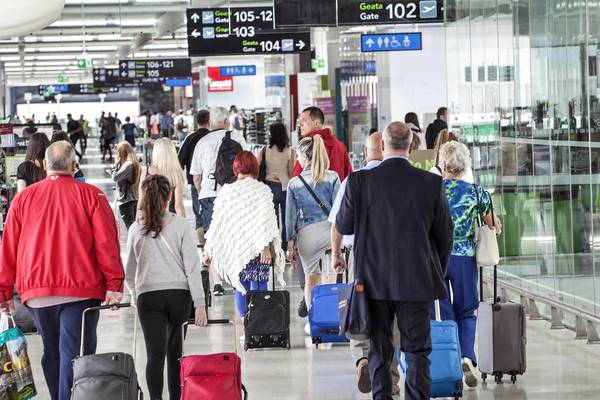 Dublin Airport passengers opposed to cutting charges, survey finds