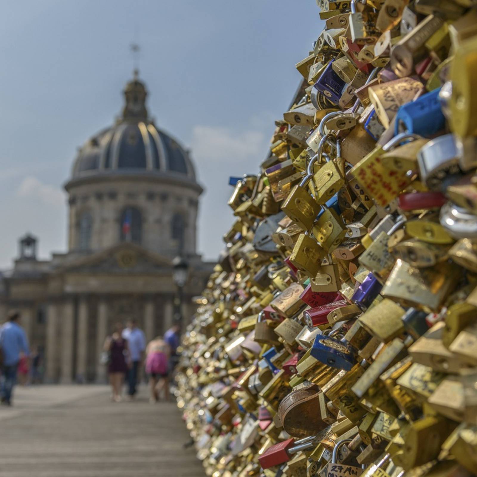 Le Pont Des Arts' And The Love Padlocks On Valentine's Day