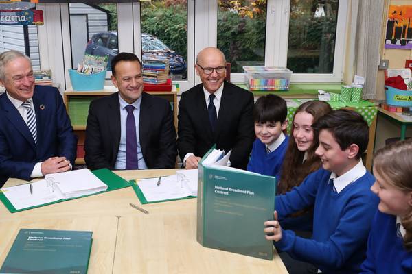 Staged signing of broadband contract a ‘Fine Gael event’, Martin says