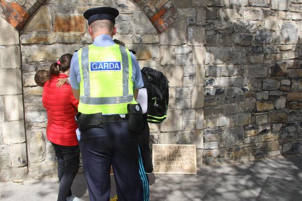 Gardaí close Phoenix Park gates as anti-lockdown protesters try to assemble