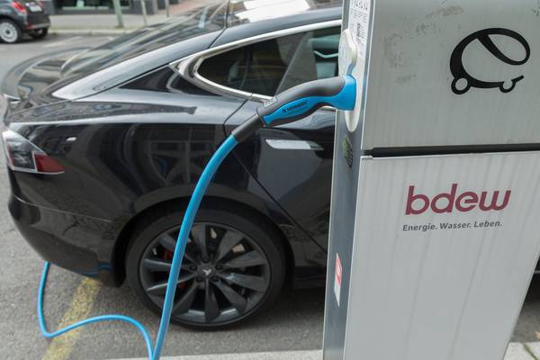 Electric car costs to remain higher than traditional engines
