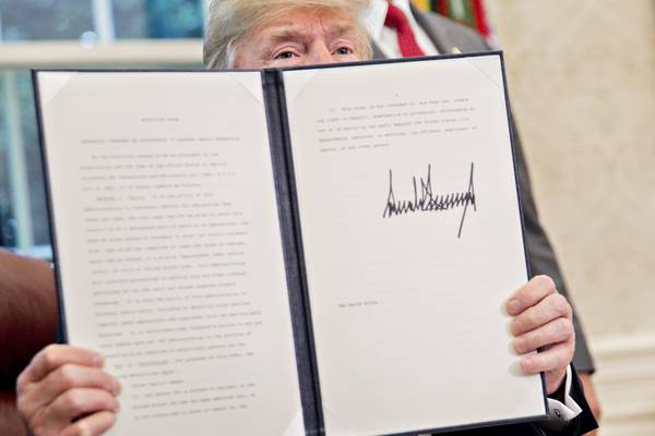 Donald Trump signs order to halt policy of separating families