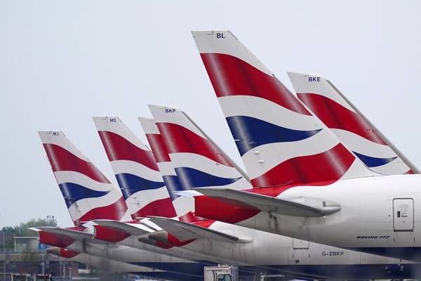 Airlines suffer on travel fears as UK stalls full reopening