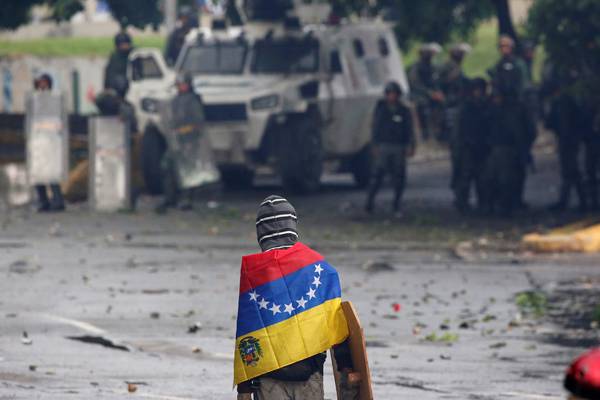 Venezuelan protesters block streets in final push to derail Sunday vote