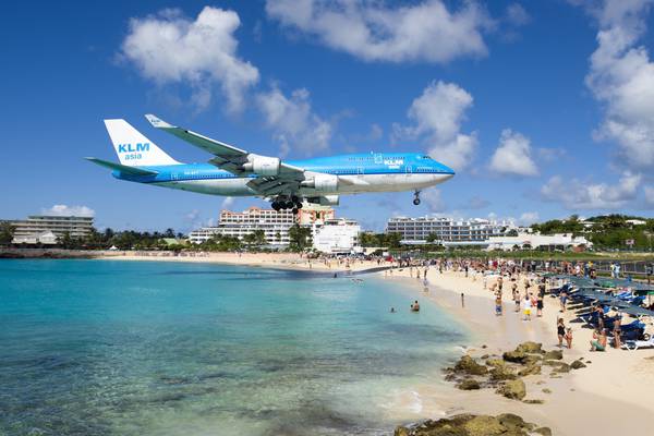 Tourist dies after being hit by jet blast at Sint Maarten beach