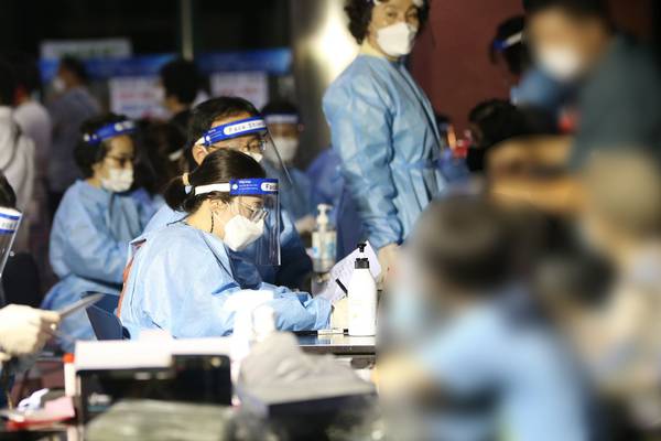 Coronavirus: South Korea closes most schools in Seoul after resurgence