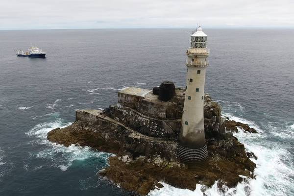 Seashaken Houses: fascinating account of lighthouses and their keepers