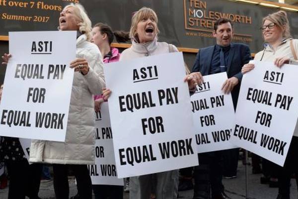 Report paves way for talks on two-tier pay