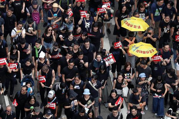 Hong Kong protests: Tens of thousands take to streets to demand leader steps down