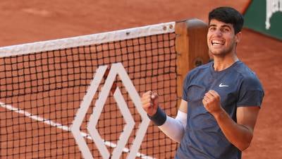 Carlos Alcaraz fights back to make French Open final with five-set win over Sinner 