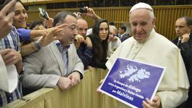 Pope Francis dragged into Falklands row as activist hands him sign