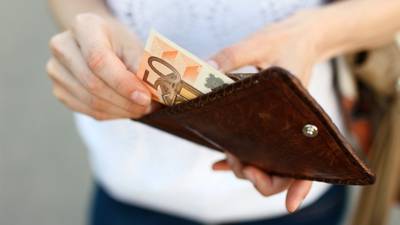 Only 1 in 4 consumers report upturn in financial circumstances