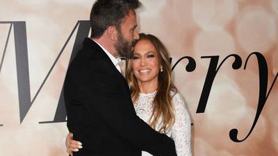 Jennifer Lopez announces engagement to Ben Affleck