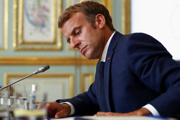 Macron steps back from midnight threat against UK exports in fishing row