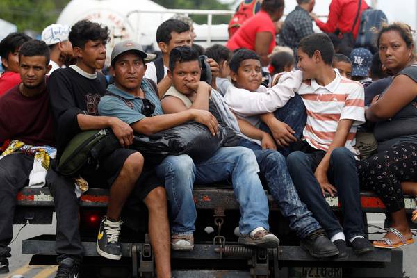 Migrants make their way towards US despite Trump warning