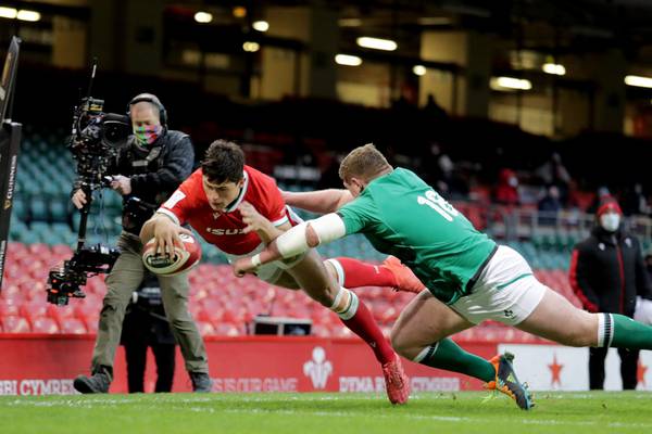 Ireland fall short against Wales after Peter O’Mahony’s red card