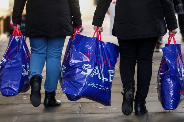 Retail sales up 6% on back of department stores and bars