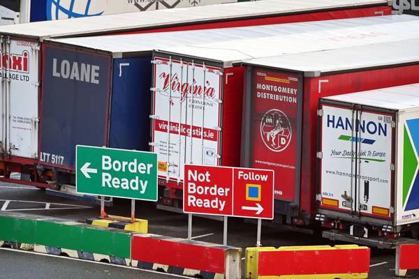 Brexit: British hauliers pause transport of goods to EU and NI