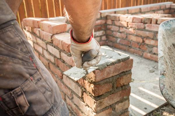 Bricklayers’ union to hold agm during work day despite members’ protests