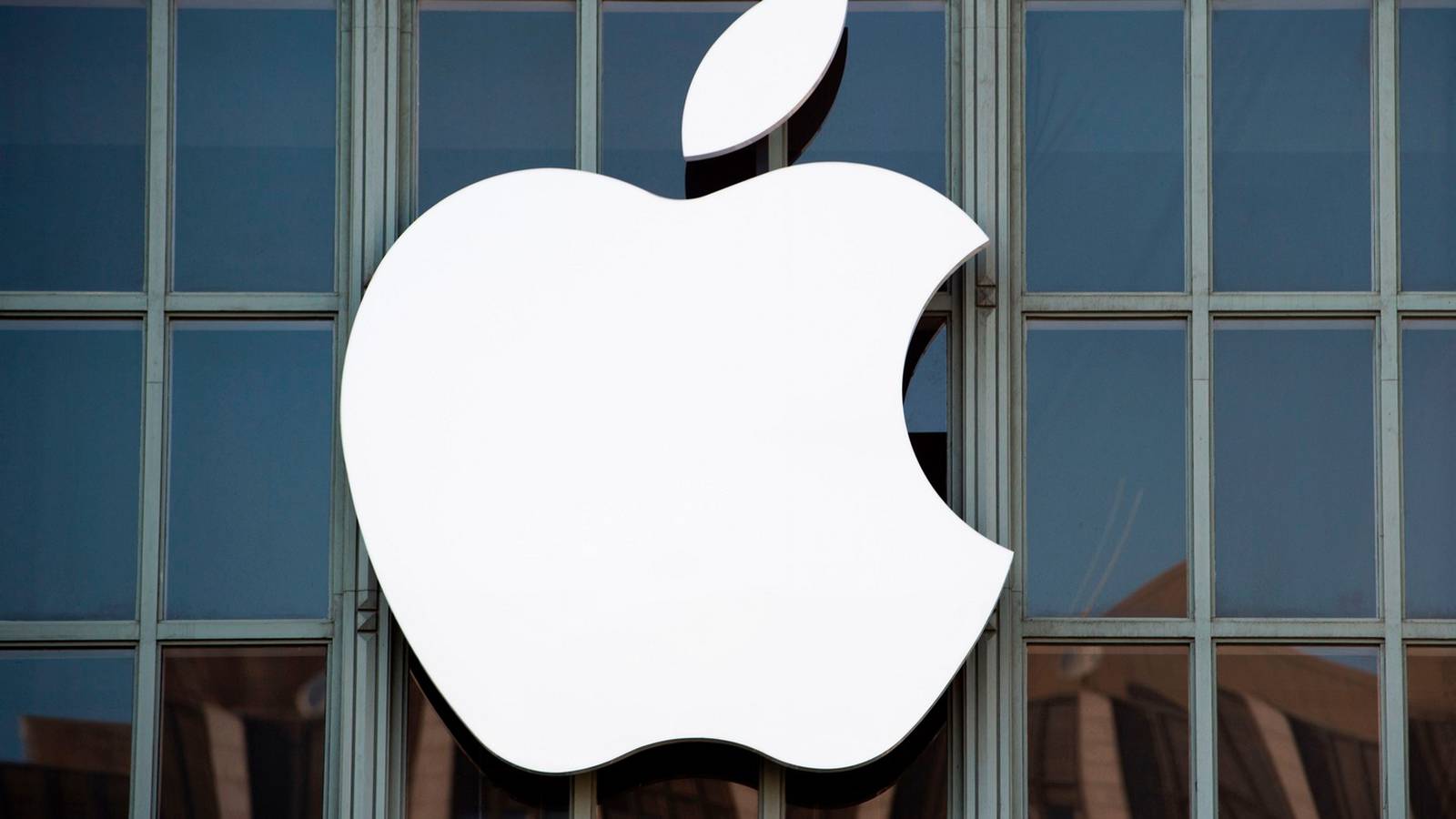 Apple workers form union in US first The Irish Times