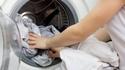 Washing clothes on quick, cool cycles causes less environmental damage – research