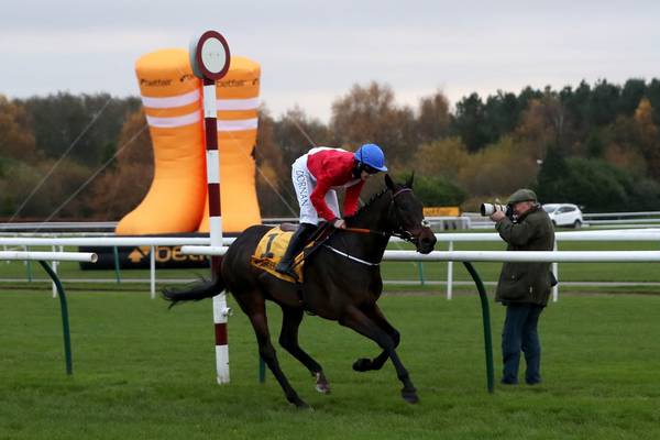 A Plus Tard sends out a Gold Cup message with slick Haydock win