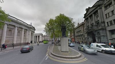Top-end hotels object to taxi ban in College Green plaza plan
