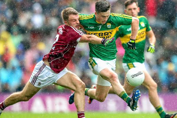 Eamonn Fitzmaurice concerned with chances Kerry are conceding