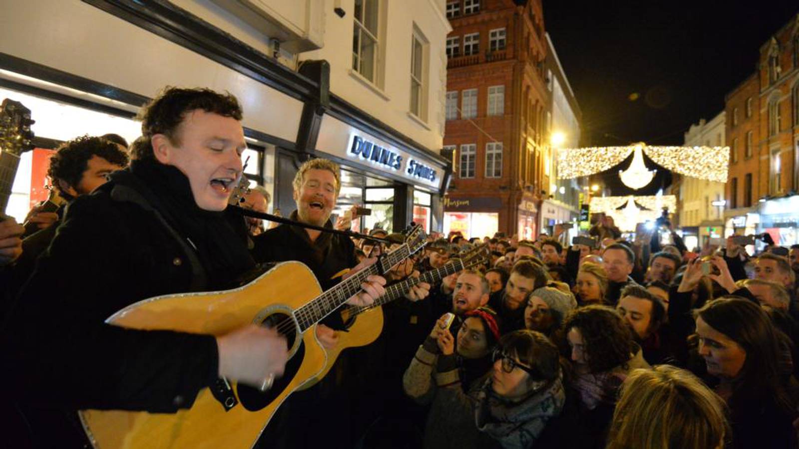 Glen Hansard leads famous faces in Christmas Eve busk The Irish Times