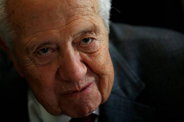 Mario  Soares, father of   democracy in Portugal, dies at 92