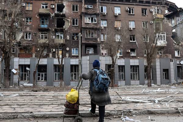 Battle intensifies as Ukrainian troops refuse to surrender Mariupol