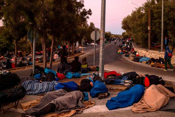 Thousands of migrants sleep on road in Lesbos after fires destroy Moria camp