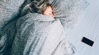 Should you get up early or sleep in during winter holidays?