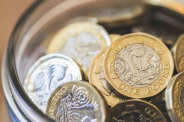 Sterling stagnates despite strong UK retail sales