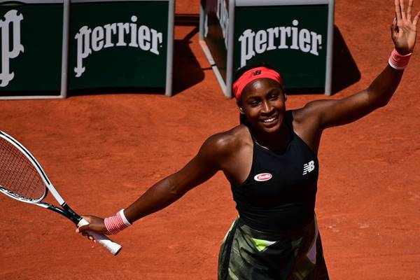 Coco Gauff keeps up hot clay form to make French Open quarter-finals