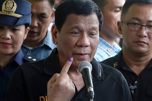 Duterte endorsed in Philippines as candidates dominate election