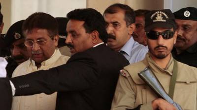 Musharraf flees court after arrest order