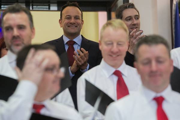 Varadkar tells Ministers Dáil does not have to be sitting for election to be called
