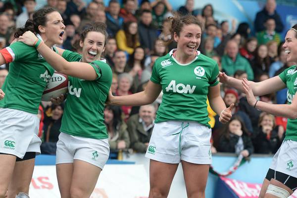 Ireland women keep Grand Slam hopes alive and kicking