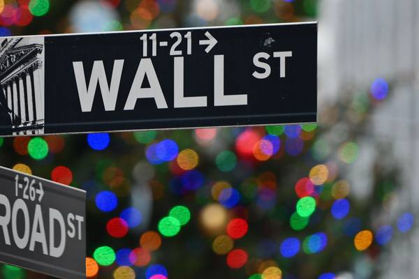 US stocks end tumultuous year at record high