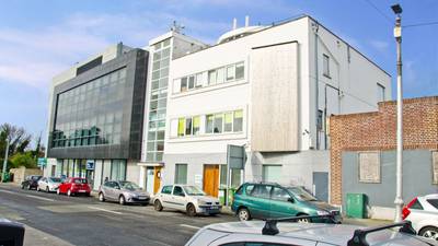 Three-storey office building plus penthouse for sale