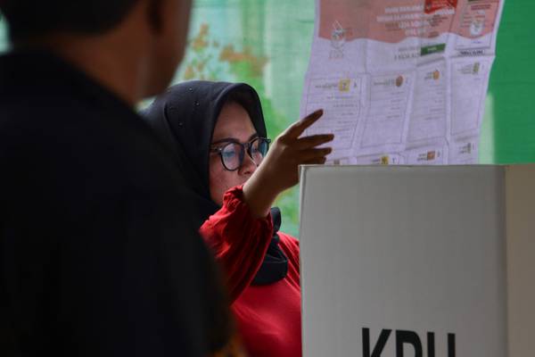 More than 270 election staff die following Indonesian elections