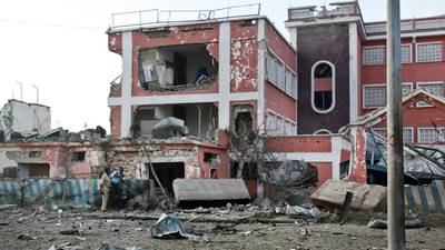 Al-Shabab   bombs  and lays siege to Mogadishu hotel