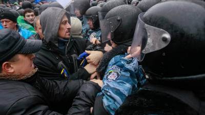 Ukraine police clash again with pro-EU protestors