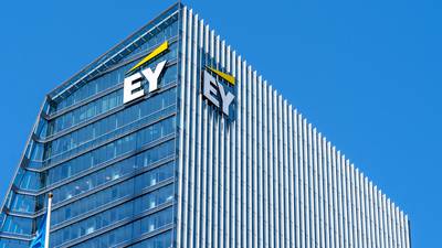 EY targets UK consultant cuts as fees dry up