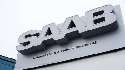 Three former Saab execs held on tax charges